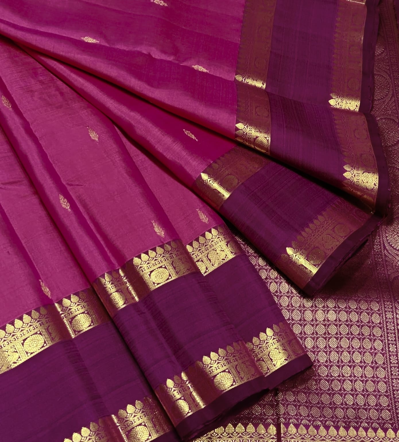 Classic Peacock Motif Kancheepuram Silk Saree With Contrast Border